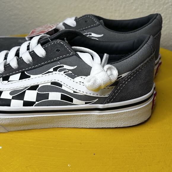 Vans Boy's Ward Flame Checker White Skate Shoes Youth Size 4 - Picture 3 of 14